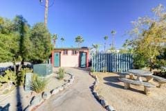 tinyhome-and-desert-plants-borrego-springs